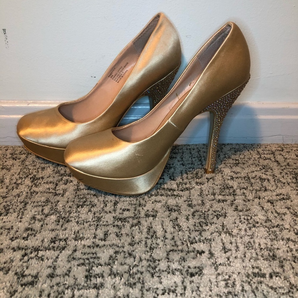 Steven Madden Partyy-R Champagne Satin High Heels Size 9